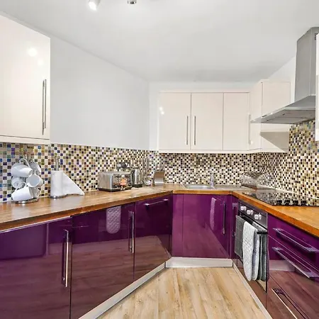 Stylish Penthouse On The Iconic Harbourside Bristol
