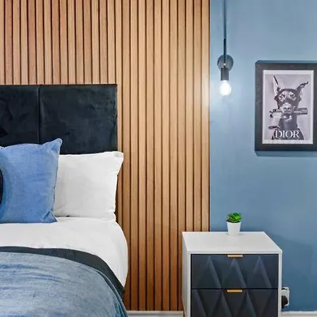 Stylish Penthouse On The Iconic Harbourside