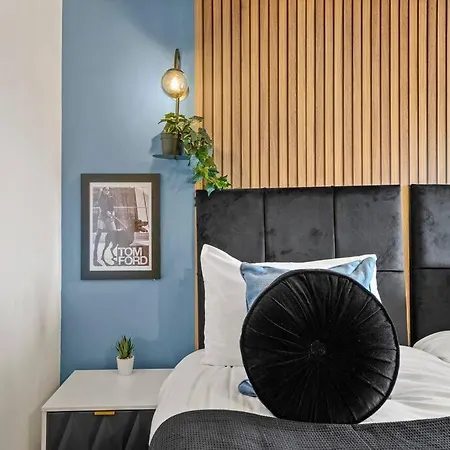 Stylish Penthouse On The Iconic Harbourside Apartment