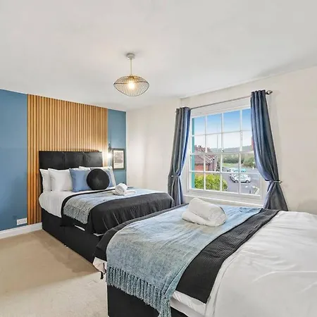 Stylish Penthouse On The Iconic Harbourside Bristol